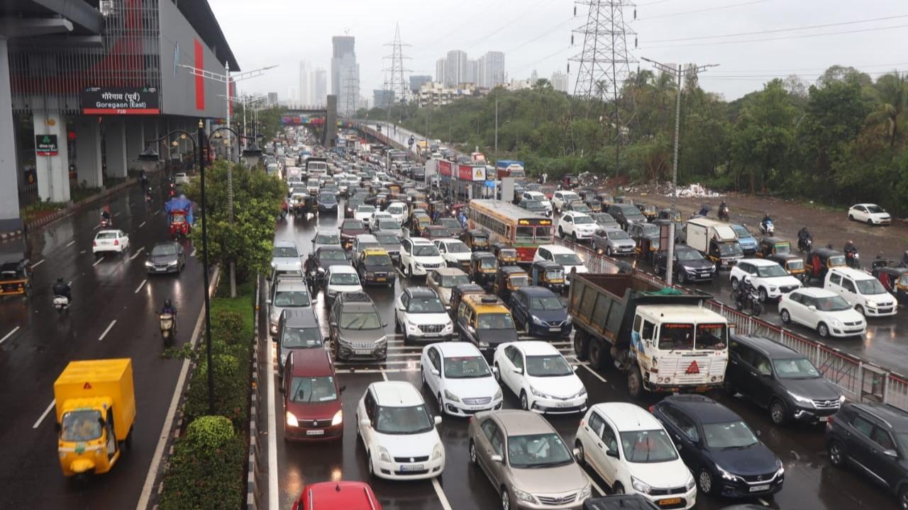 Commuters are seen stuck in traffic at WEH near Goregaon due to heavy rainfall
 