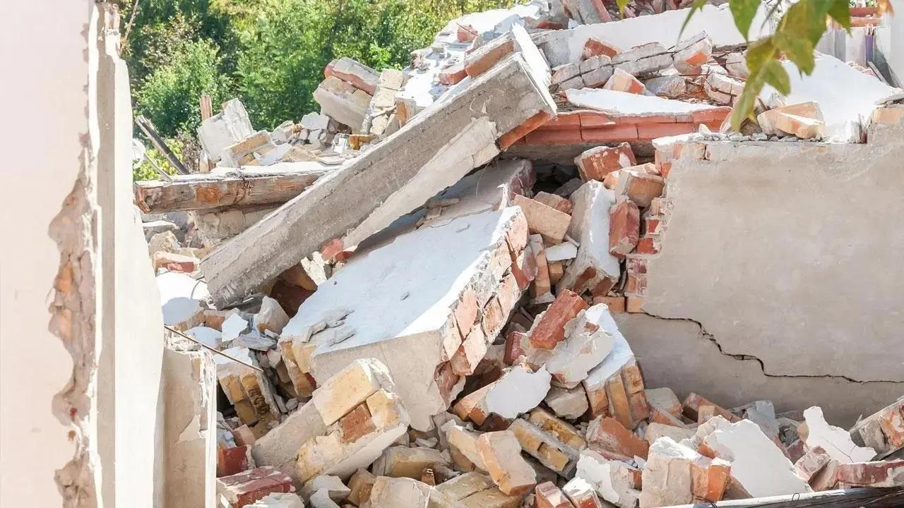 Thane: Portion of wall collapses due to heavy rains