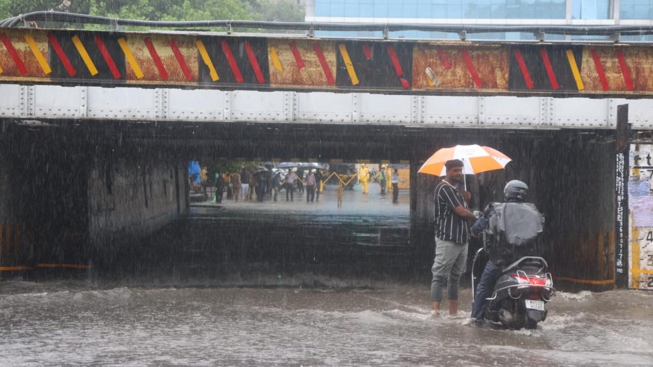 Andheri subway is seen flooded due to heavy rainfall Pic/Anurag Ahire
 