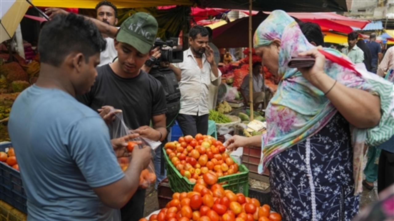 Tomato, sold at Rs 40 to 50 per kg a week ago in the UP's Kanpur market is now being sold at Rs 100 per kg while in Delhi it is being sold at Rs 80 per Kg
 