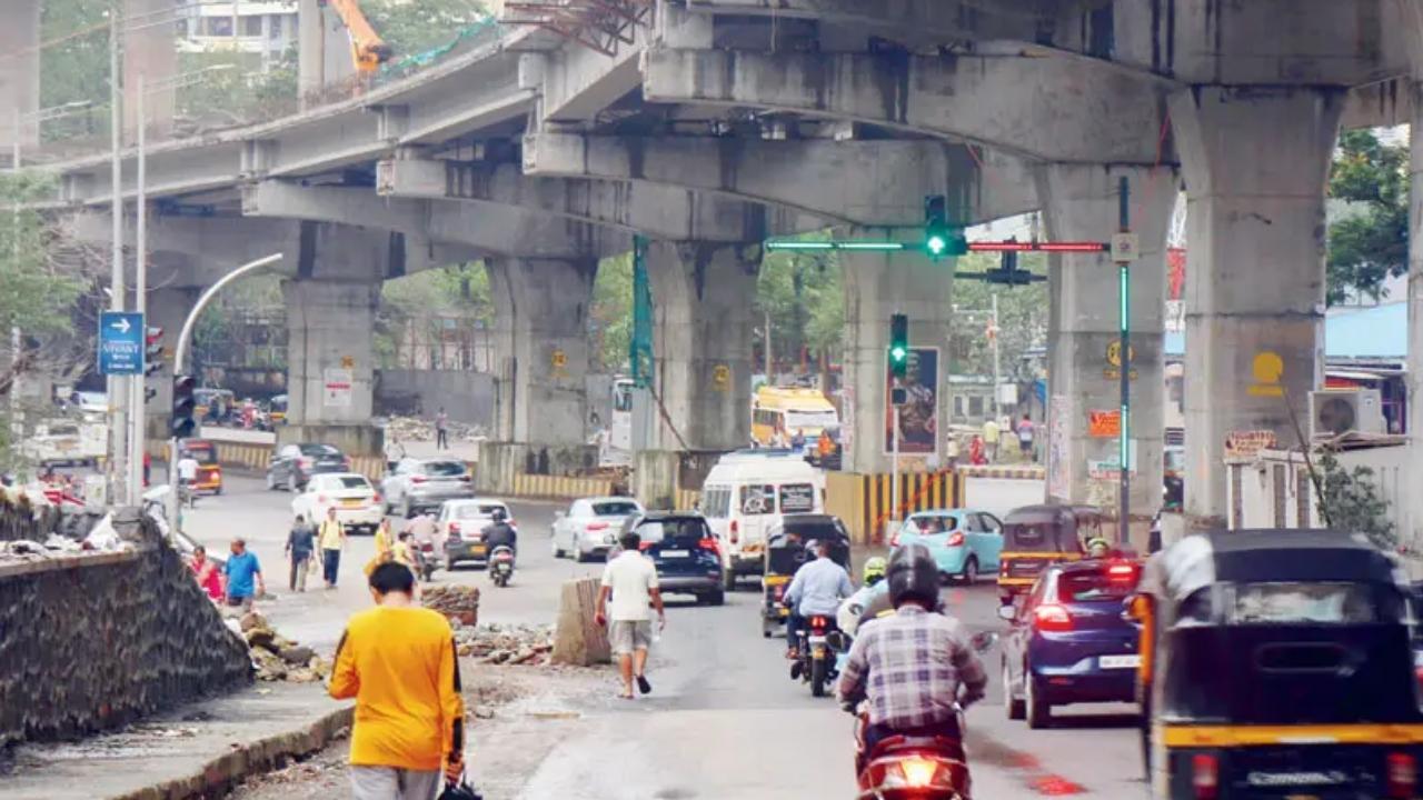 The MMRDA has been working on building a 337-km-long Metro rail network throughout the Mumbai Metropolitan Region (MMR) and had set up a total of 152.86 km of barricades across several lines—including 2B, 4, 4A, 5, 6, 7A and 9—60 per cent of which have now been removed
 