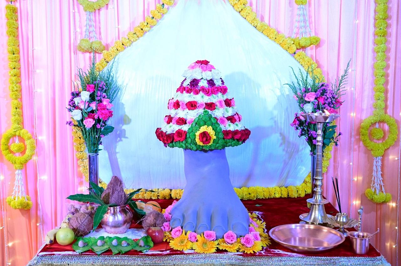 According to Lalbaugcha Raja Sarvajanik Ganeshotsav Mandal, the Padya Pujan ceremony of Ganesh Muhurat Pujan of Lalbuaghcha Raja was held in a very auspicious manner