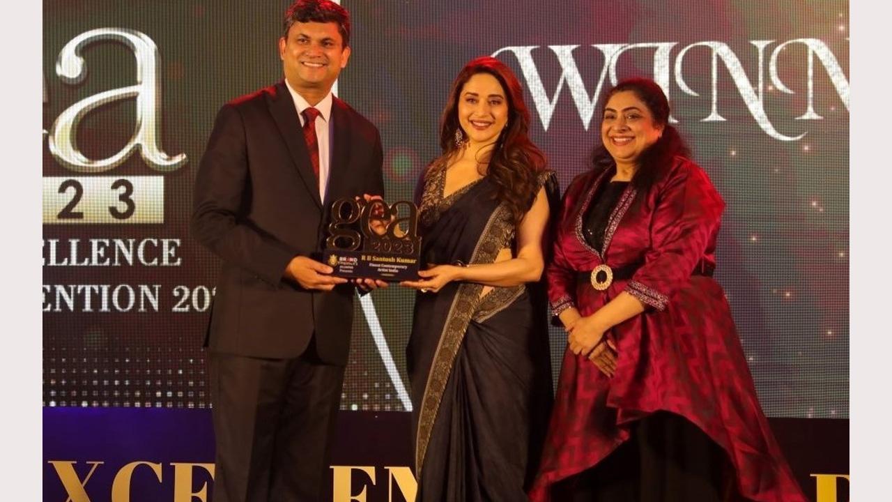 R B Santosh Kumar awarded as the Finest Contemporary Artist in India, Honored by Bollywood Icon Madhuri Dixit