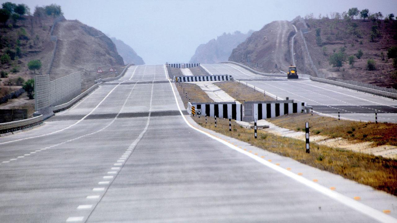 Motorists say lack of amenities such as roadside hotels and fuel stations on the Mahamarg is a major issue. File pic/Sameer Markande