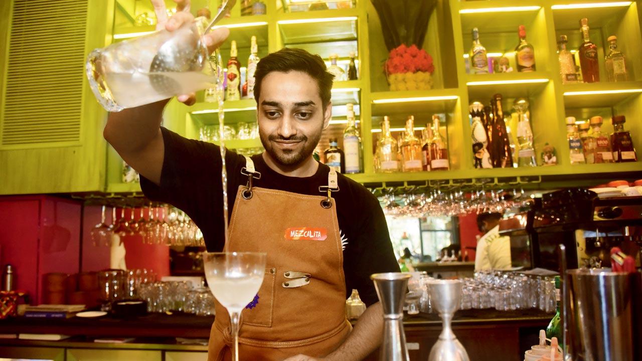 Bartender Sachin Yadav makes a Queso martini. Pic/Shadab Khan