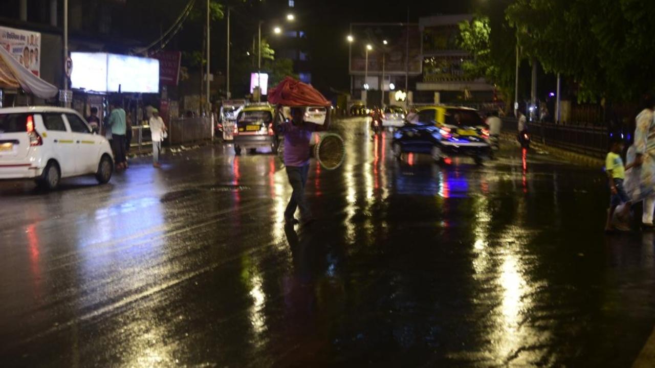 The India Meteorological Department (IMD) had on Sunday issued a warning saying that several parts of Maharashtra including Thane, Palghar, Ratnagiri, Raigad and Kolhapur may experience a thunderstorm along with light rains
