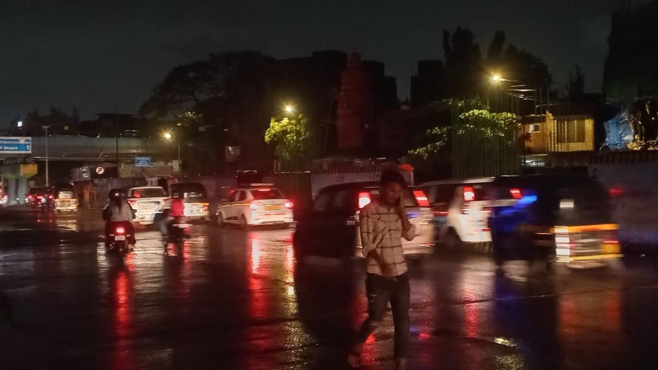 IN PHOTOS: Mumbai witnesses rains in parts of city