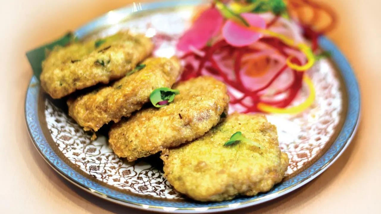 Mutton kheema cutlets have mashed potato for binding with a filling of minced mutton. Marolia generously shares the recipe: mutton mince, mashed potato, green chilli paste, cumin, garlic, ginger, mint and coriander leaves, fried onions and salt to taste.