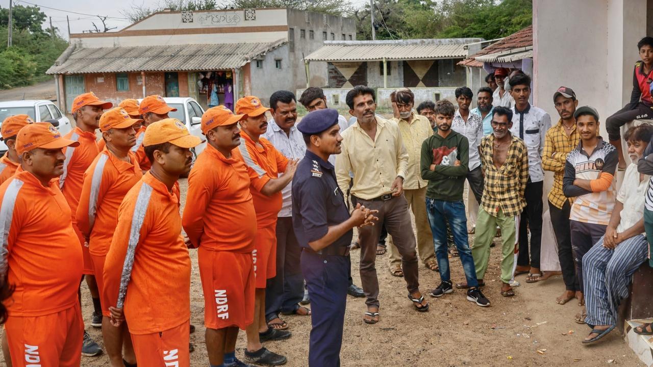 Cyclone Biprajoy expected to make landfall in Gujarat between 6-8 pm today, Armed forces on standby