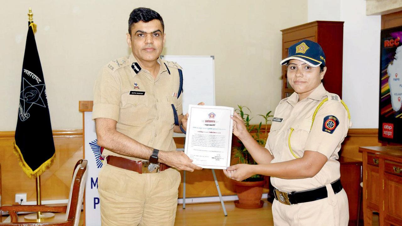 Mumbai: Cop felicitated for saving suicidal teen