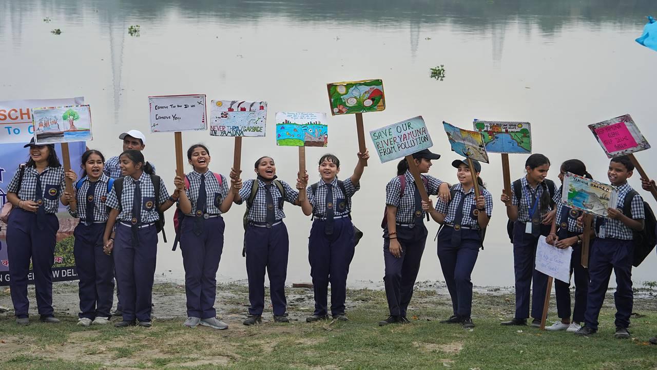 Pesticides, fertilizers, and agricultural waste from agricultural fields in the Yamuna basin are washed into the river through runoff. The excessive use of these chemicals leads to the contamination of water.