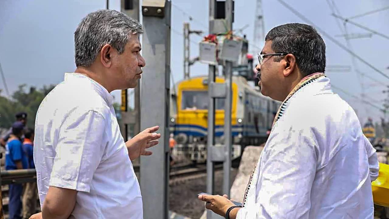 Addressing a press conference, Congress MP Shaktisinh Gohil and AICC's publicity and media department head Pawan Khera alleged that the Odisha rail tragedy was a 