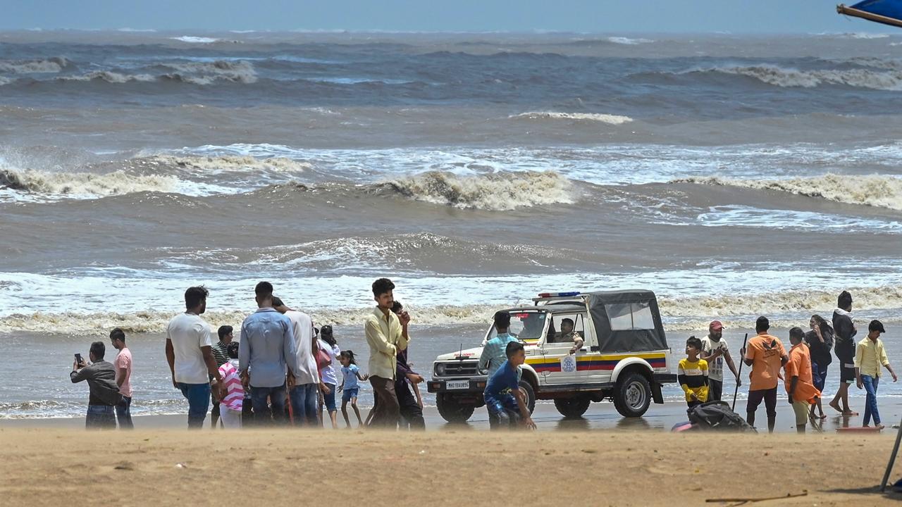 <p>A Skymet meteorologist said the wet spell will help bring down the temperatures to 33&ndash;34&deg;C from the current trend of above 38&deg;C. Kapadia added that there will be no major increase in rainfall this week. A distinct absence of the usual thunderstorms is noticed. This is because &ldquo;multi-layer&rdquo; clouds are not seen. But thunder activity will soon resume,&rdquo; he said. Pic/PTI</p>