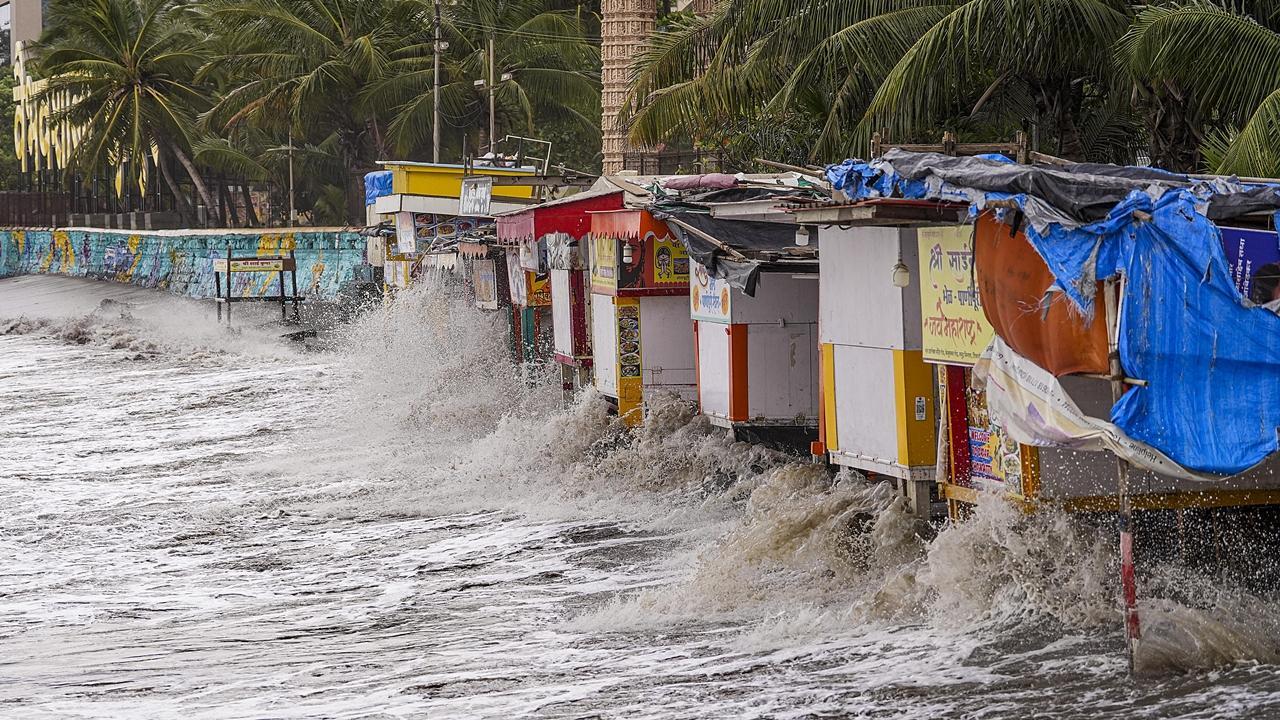 Mumbai Weather Alert City and suburbs anticipate intermittent rainfall