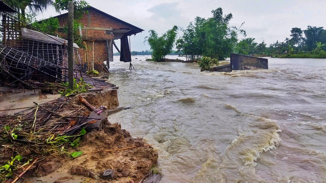 During the same period, 'heavy to very heavy' rainfall is very likely over Dhubri, Kamrup, Kamrup Metropolitan, Nalbari, Dima Hasao, Cachar, Goalpara and Karimganj districts, it added. The RMC has issued an 'orange' warning for Tuesday and a 'yellow' one for the subsequent two days.
A 'red' alert signifies taking immediate action, while an 'orange' warning implies to be prepared for action and a 'yellow' stands for watch and be updated.