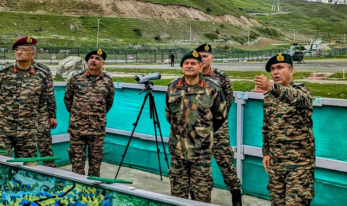 Army commander reviews Amarnath Yatra preparations
