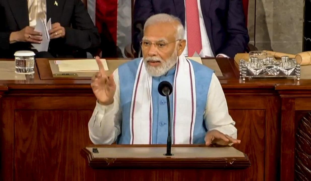 Praising US Congress members for coming together: PM Modi takes swipe at Rahul