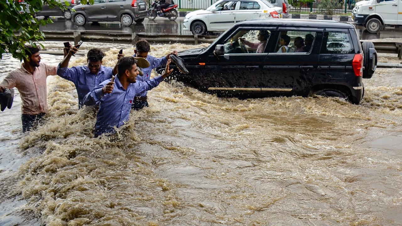 The district administration in Gurugram holds a meeting to discuss and devise an action plan to tackle the issue of waterlogging in the city.