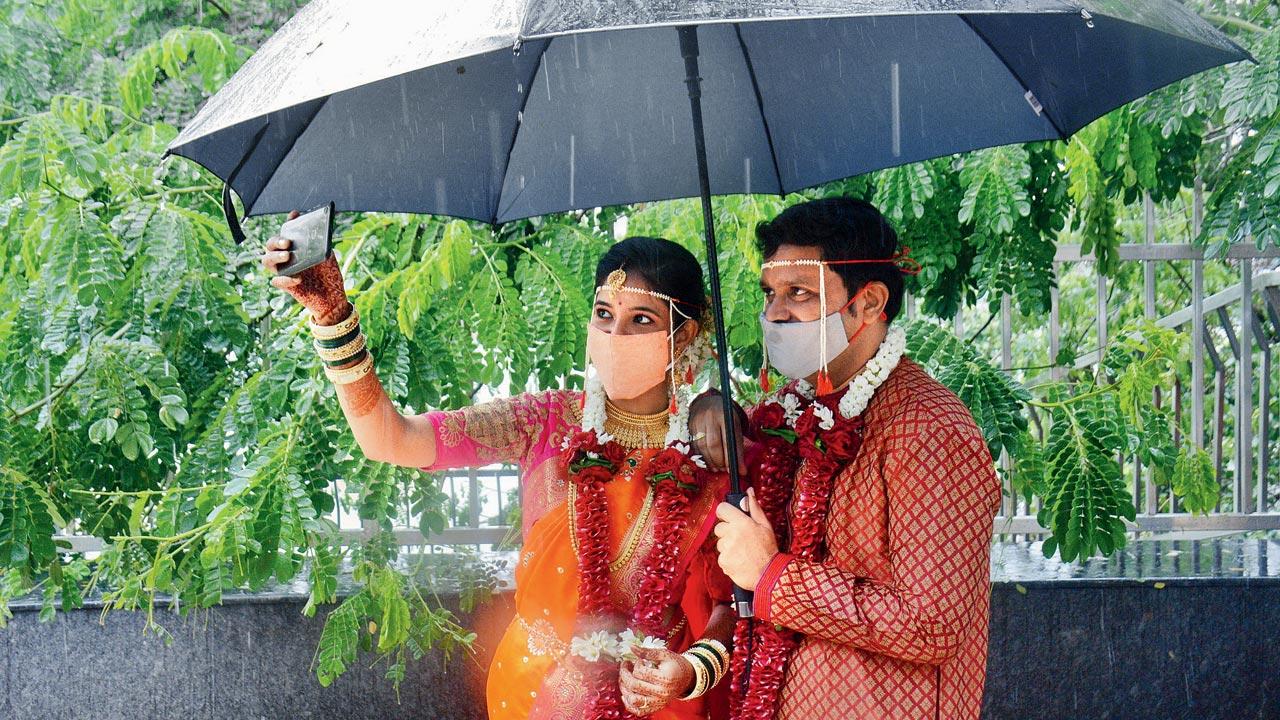 If it’s the non-stop variety that irritates by adding to the city’s chaos, it’s the rip-rip paus for Maharashtrians.   A married couple takes a selfie outside the Marriage Registrar’s Office in Thane in a file photo from July 2021. Pic/Getty Images