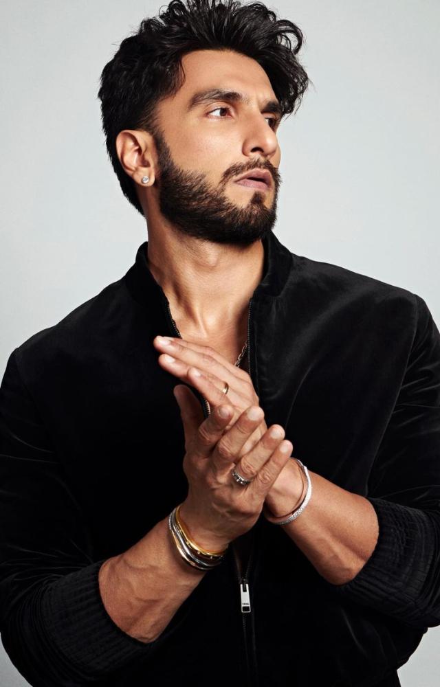 Ranveer looked stunning while the jewellery added extra charm