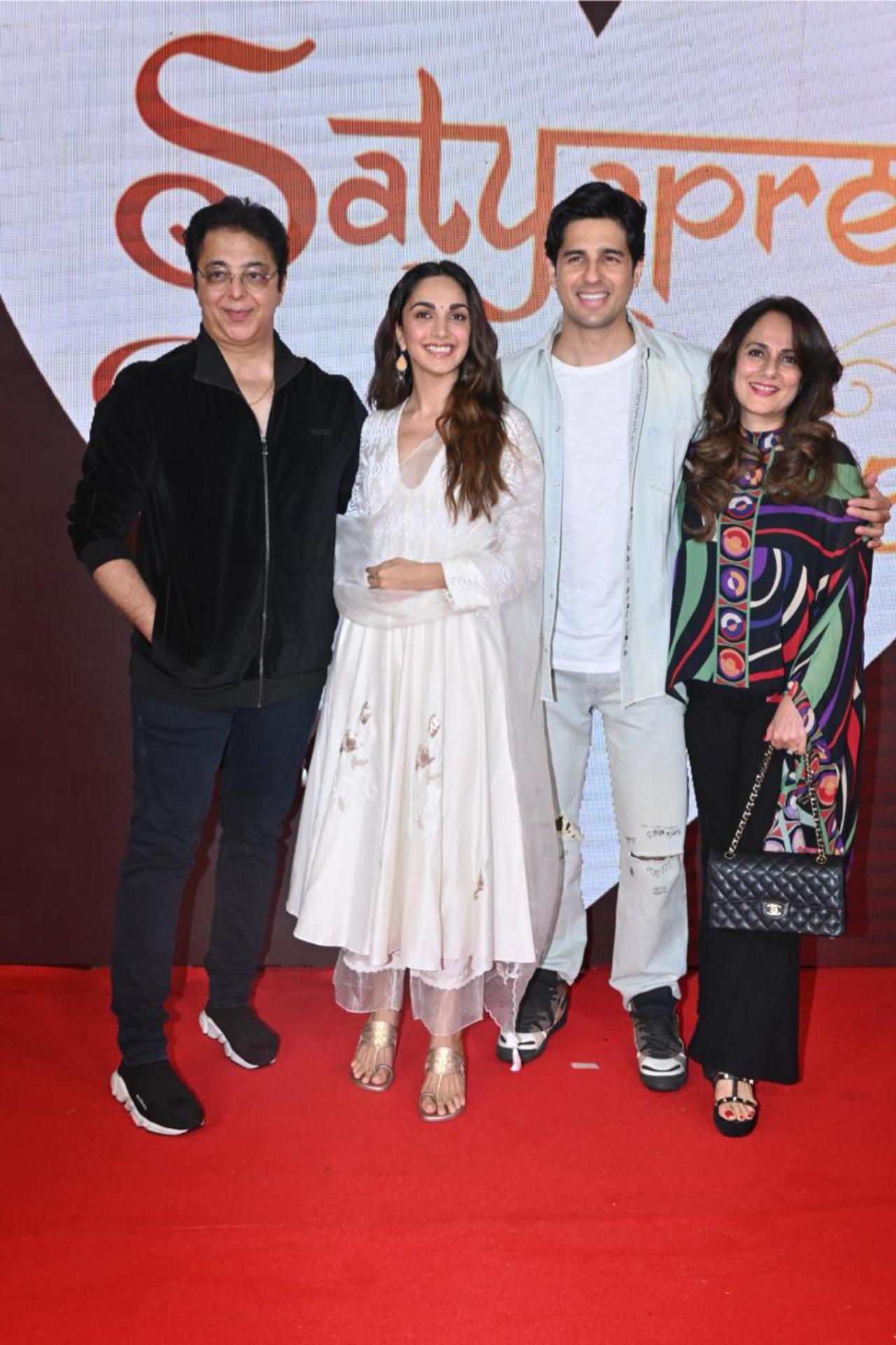 Kiara Advani, the leading lady of the film came for the screening with her husband Sidharth Malhotra and her parents. The actress looked stunning in a white anarkali