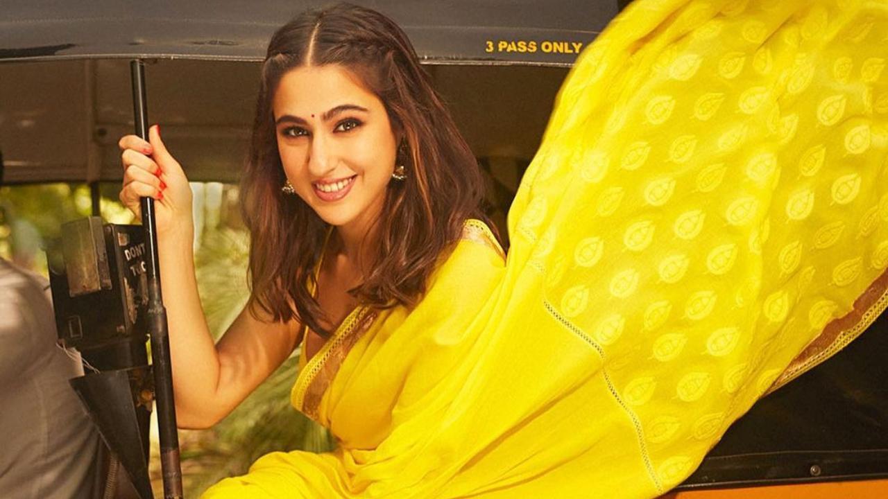 Sara Ali Khan dances with paps to 'Tere Vaaste' in simple salwar-suit, fans call her 'well-raised girl'