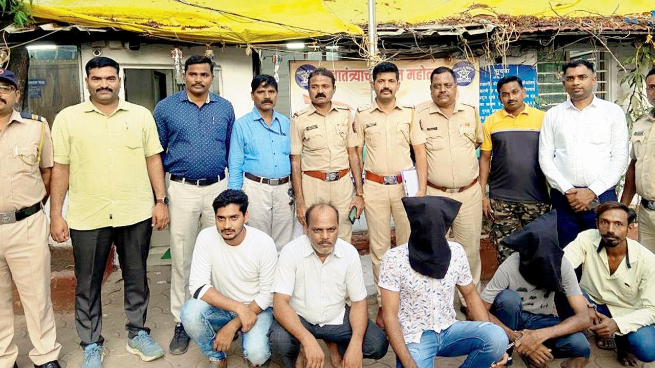 Gang uses king cobras to kill 2 senior citizens