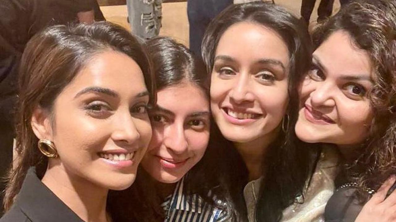 Shraddha Kapoor was seen posing with her team at a cinema hall in Mumbai during the release of ‘Tu Jhoothi Main Makkaar’. The picture was posted by celebrity hair artist Nikita Menon on her Instagram