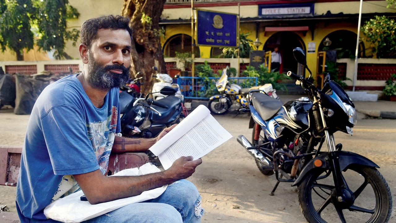 Sikandar Shaikh, Iqbal’s brother. Pics/Atul Kamble