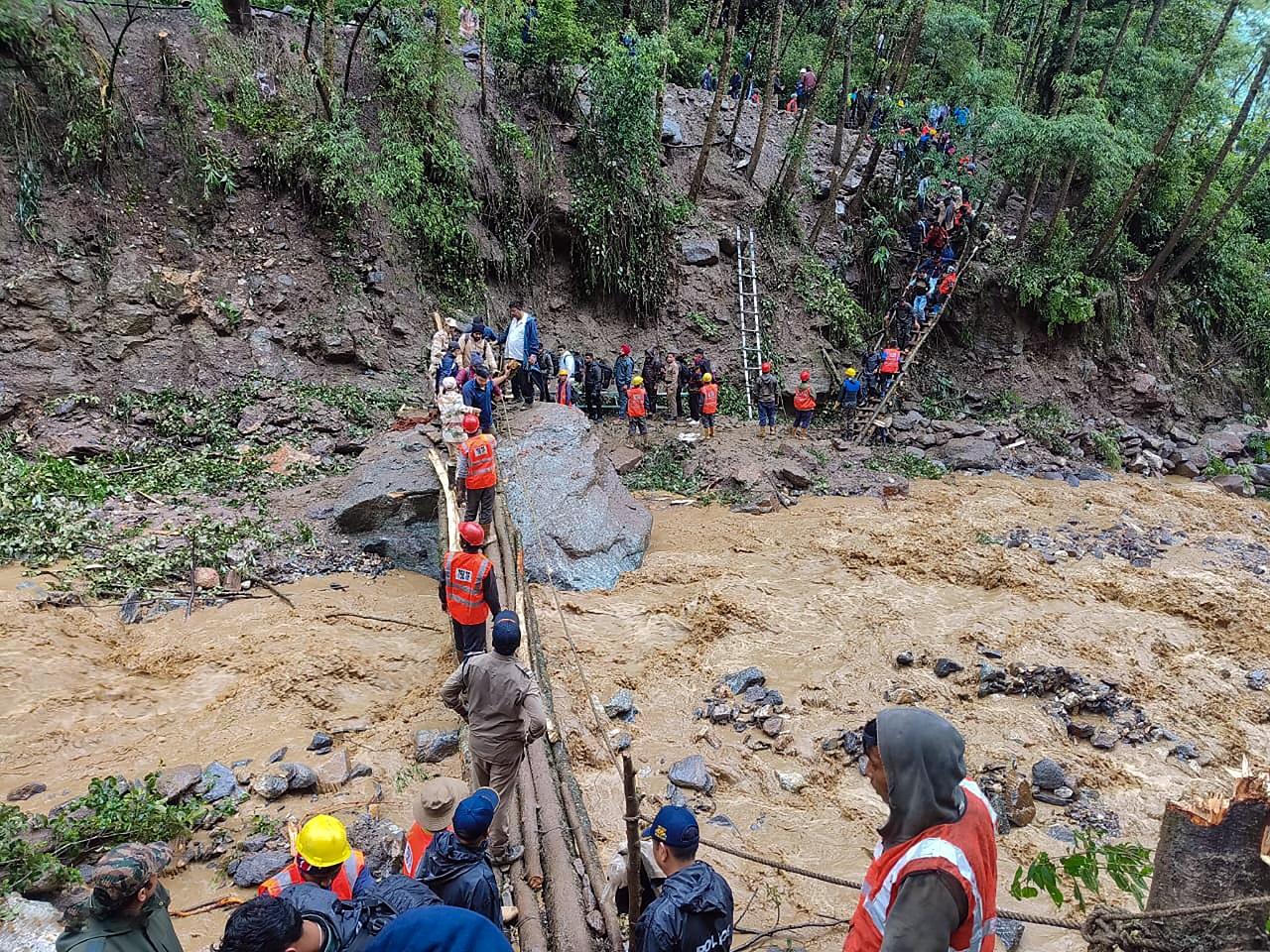 He said that the evacuation of all 2,464 tourists stranded following torrential downpour for three days was completed on Saturday evening