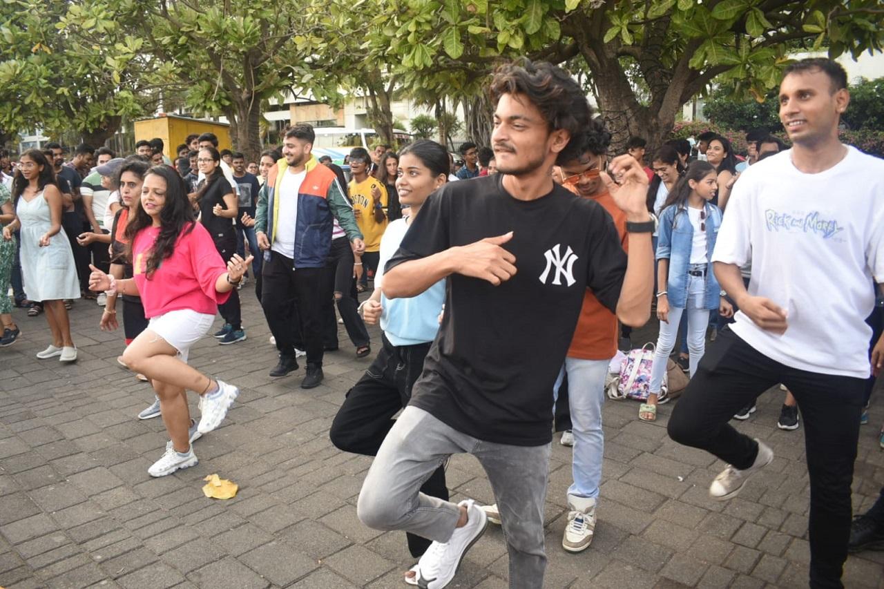 People took part in recreational activities such as yoga, skating, cycling, and other cultural games