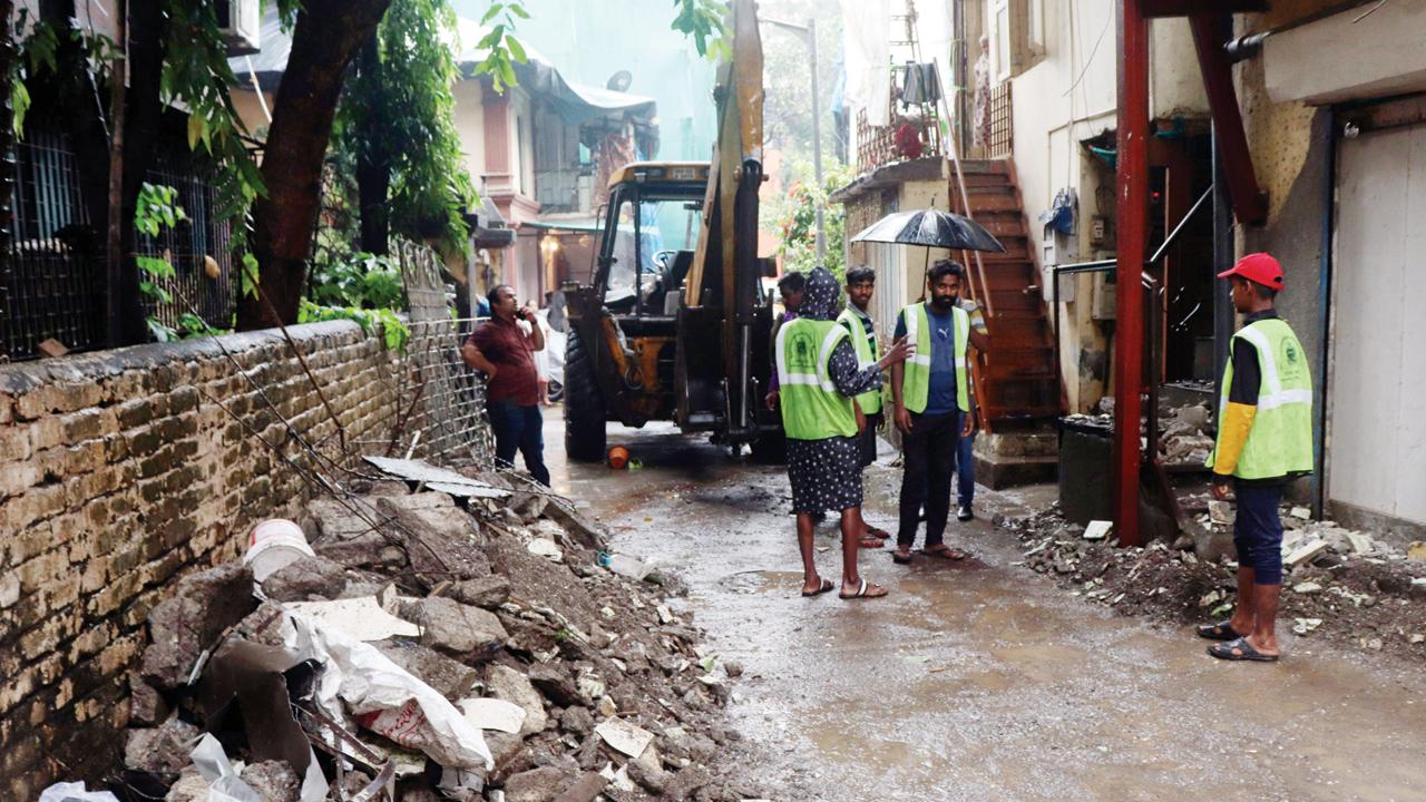 The debris of the building at Parle Gaothan in Vile Parle on Sunday. Pic/Anurag Ahire