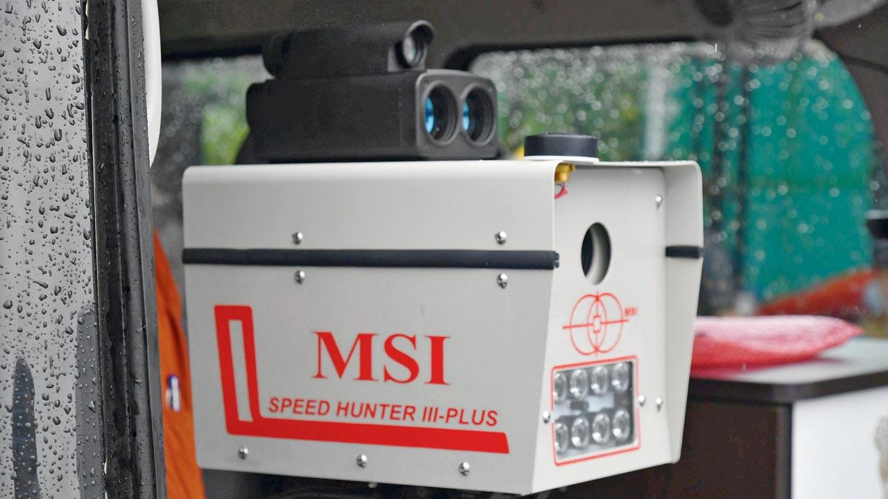 The radar device that makes it possible to check the speed of vehicles from 1.5 kilometres away