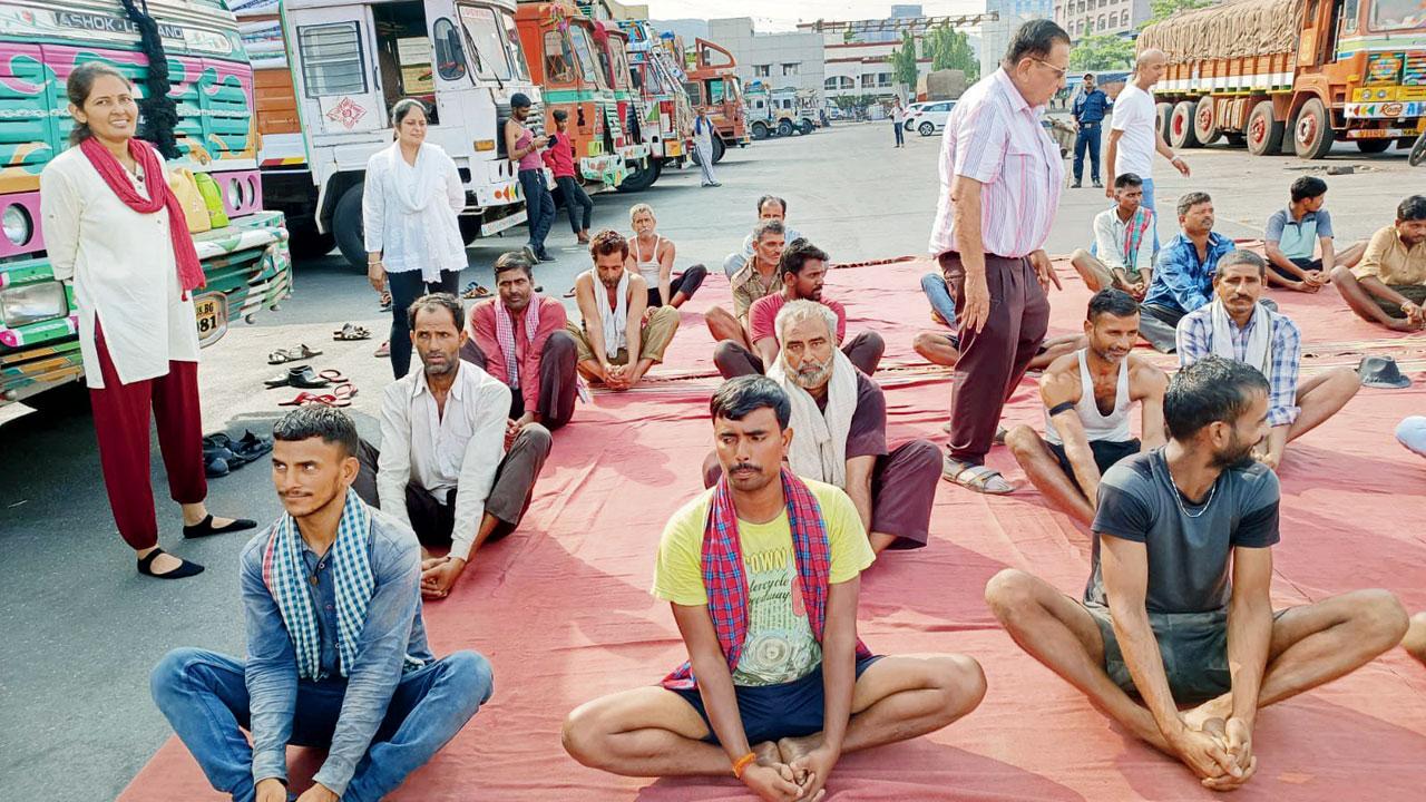 With Travel Time, Yoga Time, as their motto,  HealStation not only conducts these awareness sessions in BEST buses, trains and boats, but has also organised one for truck drivers at APMC Market in Vashi