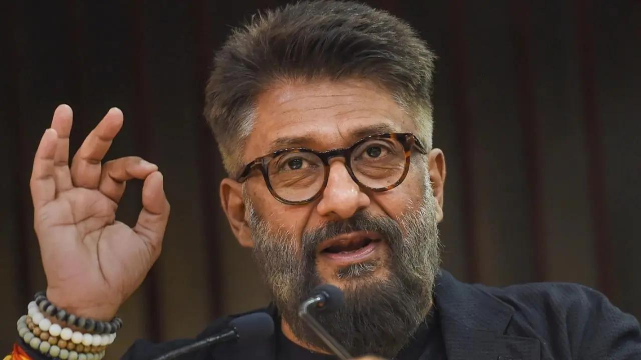 Filmmaker Vivek Agnihotri, who has always been vocal about what's on his mind, has raised a question about Shahid Kapoor-starrer 'Bloody Daddy' streaming for free. Calling it a 