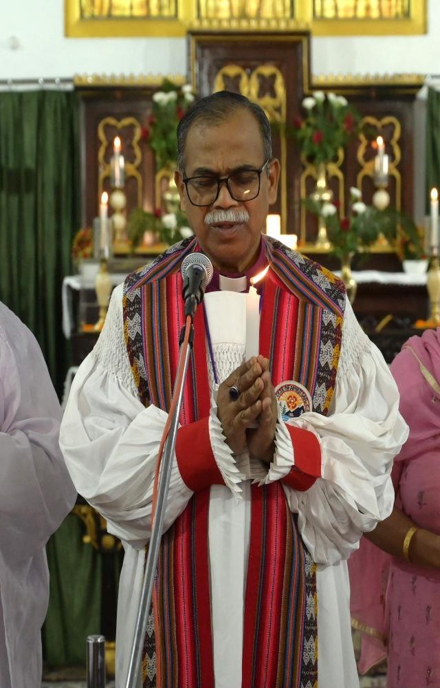 Devotees pray for train accident victims