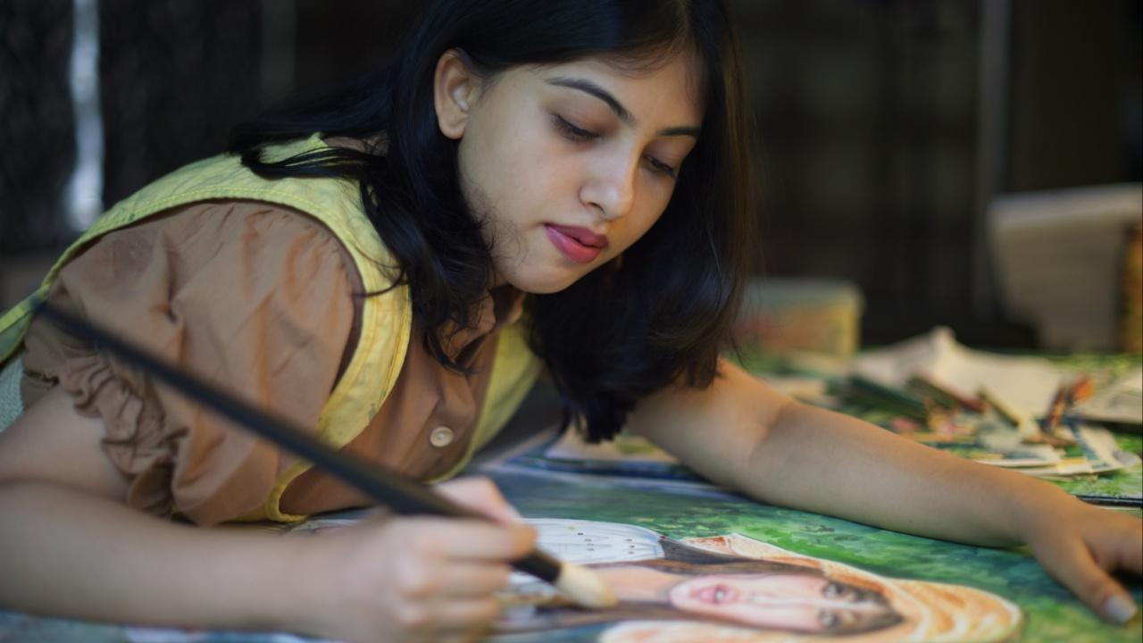 Using diverse mediums such as watercolors on cold-press arches and promarkers on paper, Aboli Gurjar, brings to life the picturesque landscapes at ‘Prologue’, The Nehru Centre Circular Art Gallery. An artist by passion and an architect by profession, she hails from Thane and considers herself a constantly evolving and zealous artist