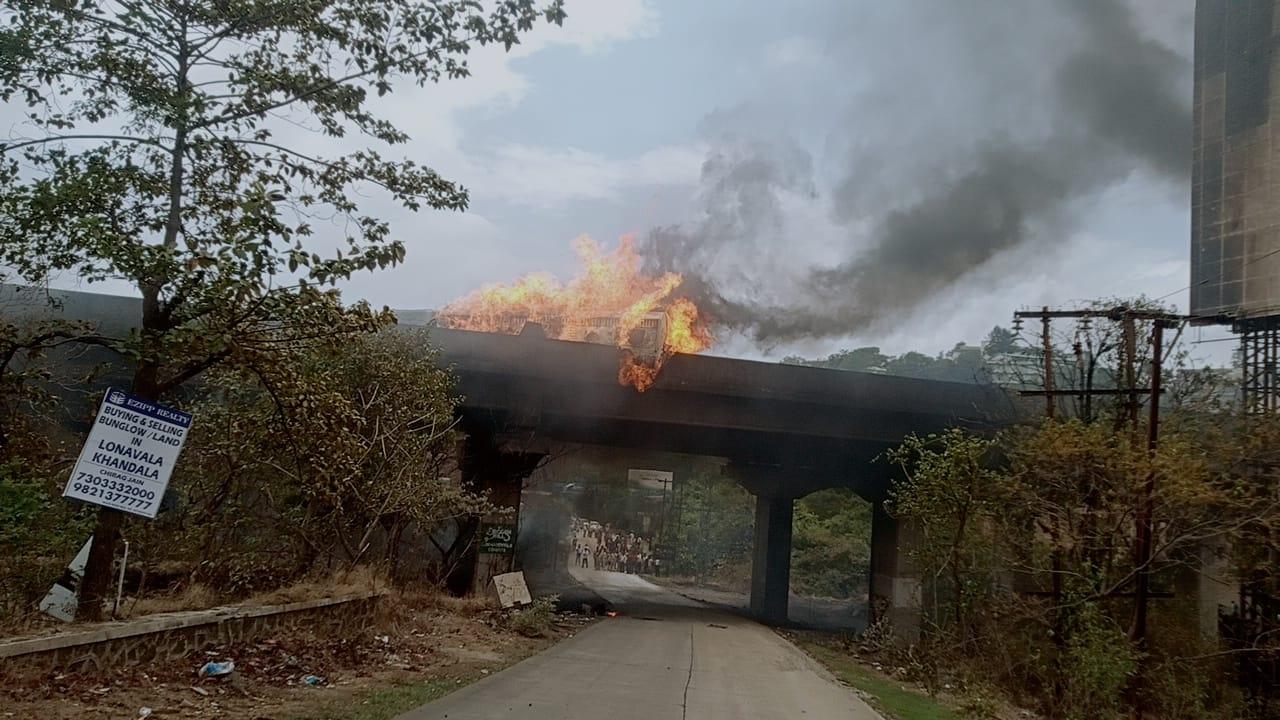 Four motorists on the road below sustained injuries, of which three died, while one occupant of the tanker was killed and two others in the vehicle were injured, said the official from Lonavala police station