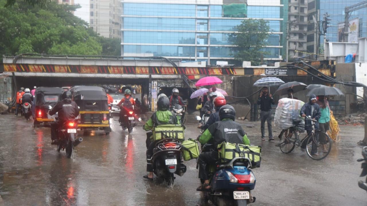 The Mumbai Traffic Police had earlier said that the traffic was being diverted towards SV Road due to water-logging at Andheri Subway