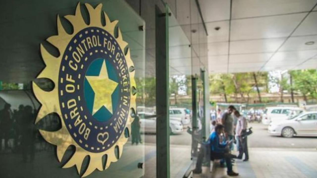 Will BCCI increase national selectors' remuneration to attract big names?