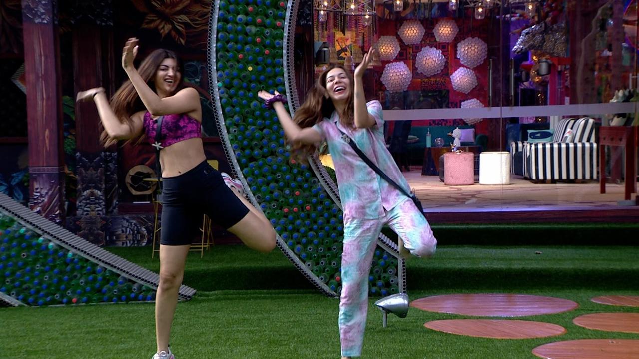 Check it out! Bigg Boss OTT 2 contestants kick off their day with a dance