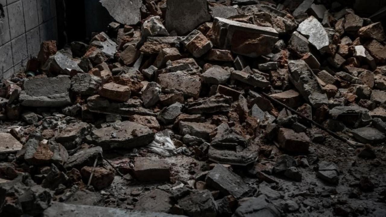 Mumbai: House collapse leaves four injured in Ghatkopar