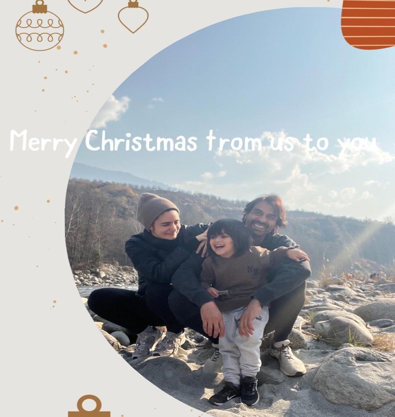 The family seems to holiday together as well! Arjun, Gabriella and Arik send Christmas wishes to you and yours from the snow