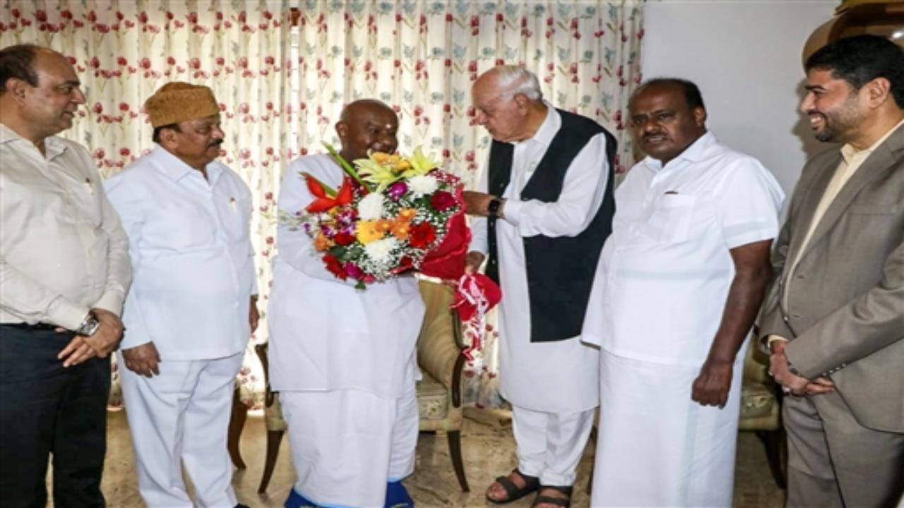 The former chief minister of Karnataka HD Kumaraswamy and other JD(S) leaders were also present at the meeting at the residence of Dewe Gowda