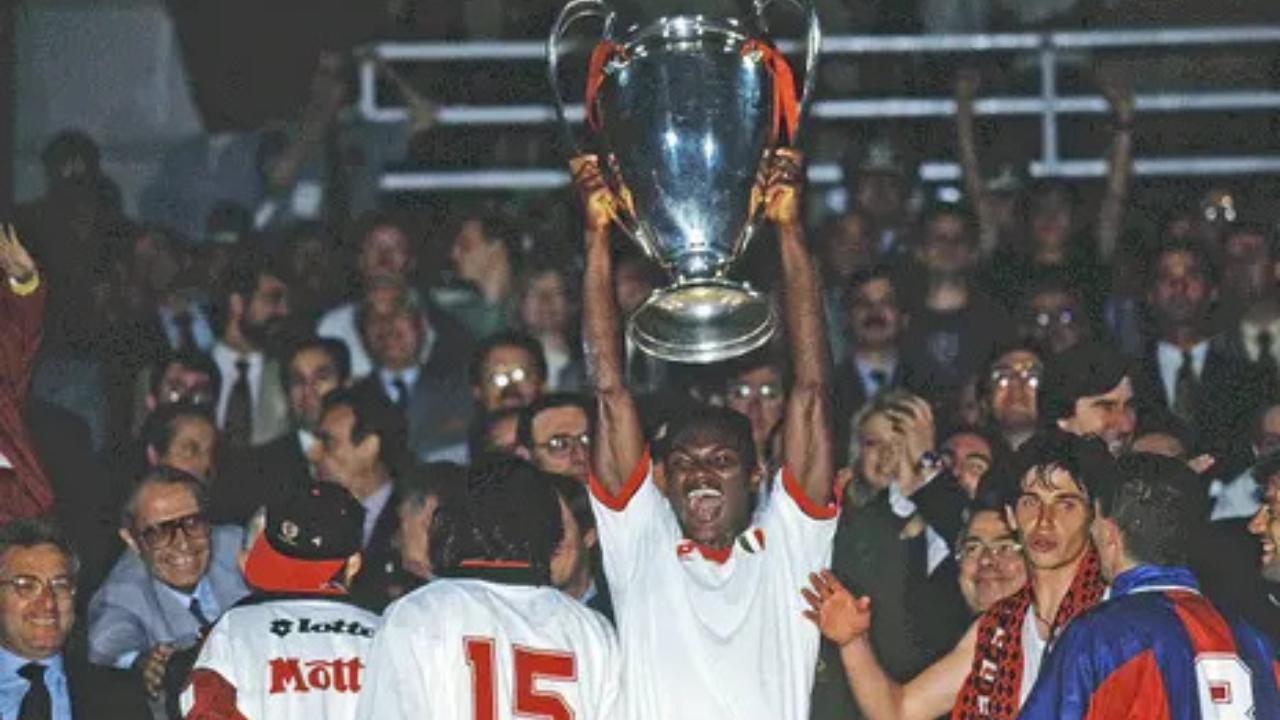 This tie was memorable for several reasons as AC Milan wasn’t even the favorites to win. Fabio Capello’s Milan team defied all expectations and romped to victory. Dejan Savicevic scored the pick of the goals with a superb lob from the edge of the box, with the other goals coming from Marcel Desailly and a Daniele Massaro brace. Johan Cruyff’s men were well and truly put to the sword. As the biggest victory on the biggest stage, this has to go down as one of the all-time best Champions League finals.