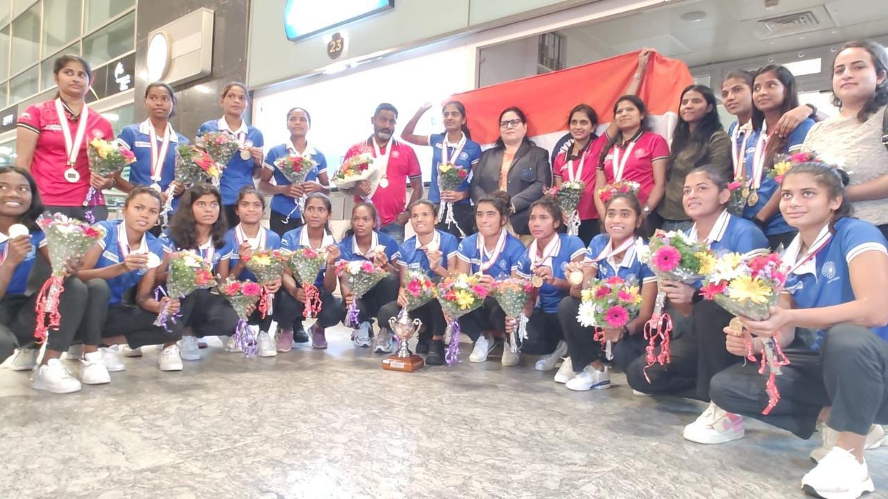 Indian Junior Women's Hockey team receive grand welcome after Asia Cup win