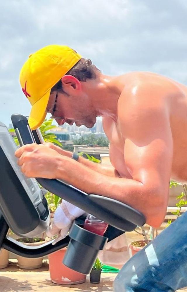Hrithik Roshan has always impressed his fans with his dedication towards fitness
