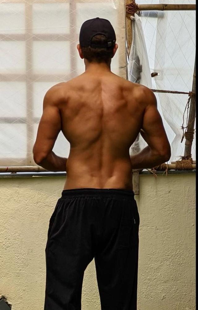 Flex it like Hrithik Roshan