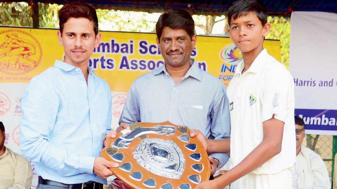 Rizvi’s Jaiswal receiving the best player award from Sulakshan Kulkarni (centre) and Siddhesh Lad at MSSA’s annual awards function in 2015