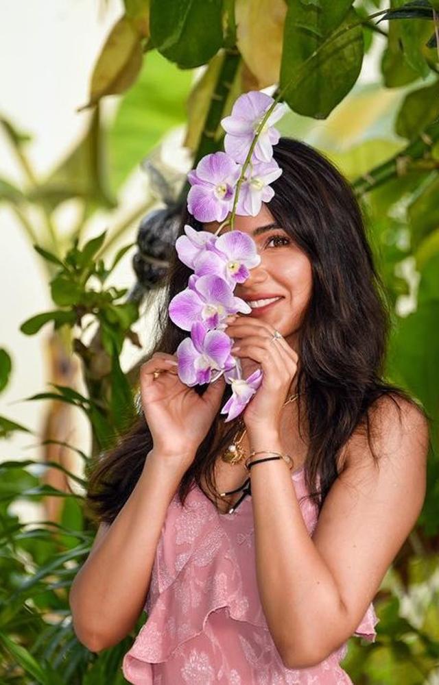 Jasmin Bhasin has taken off to the Maldives for a fun vacay